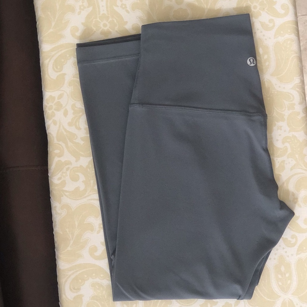 Lululemon Align Crop 21’’ Size 6 Melanite